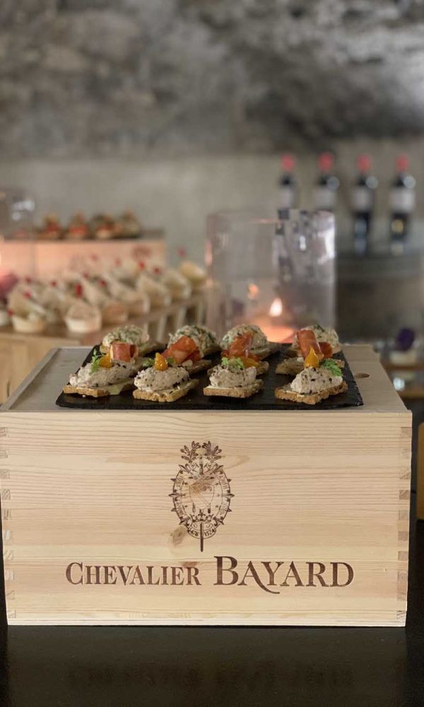 Seminaire au Chateau Bayard | Caisse bouteilles de vin
